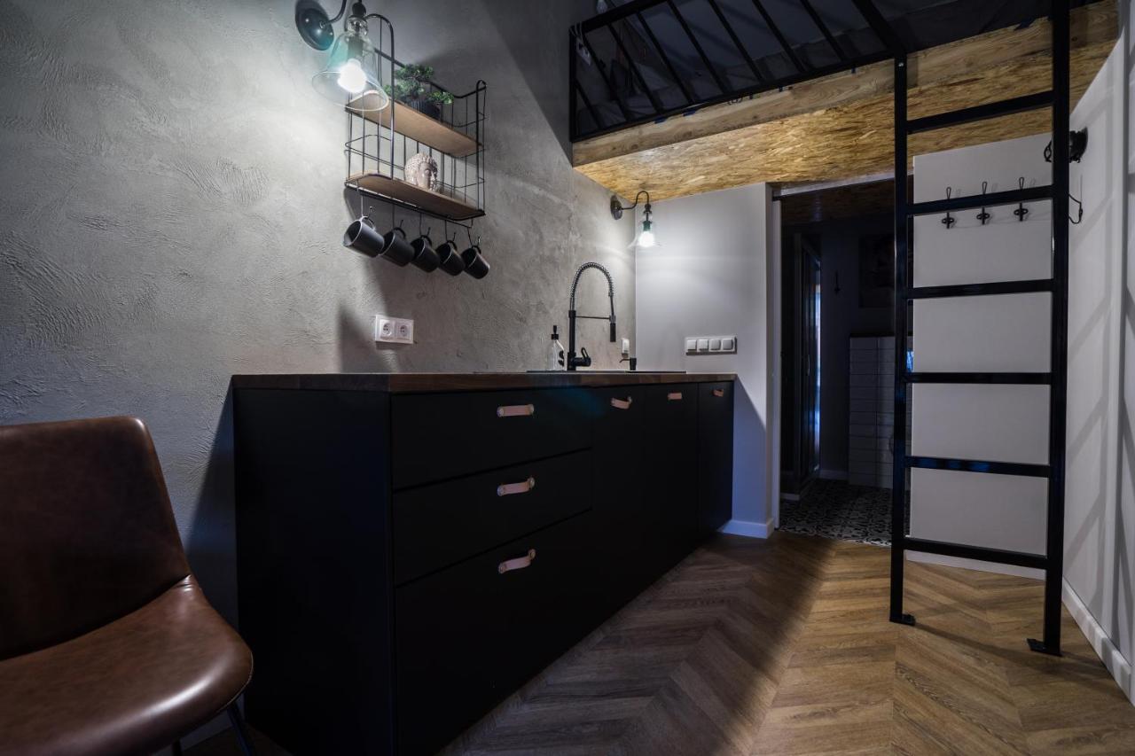 Zamkniete - Golden Apartments- Zabkowska * Warszawa