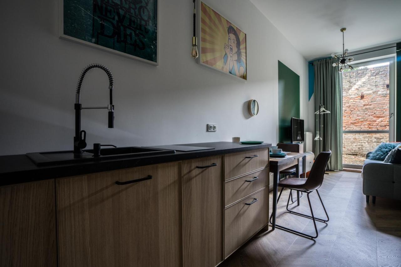 Zamkniete - Golden Apartments- Zabkowska * Warszawa